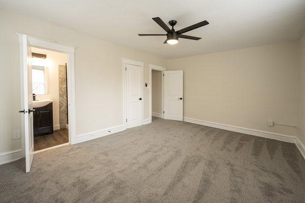 Upsal's spacious bedroom with bathroom