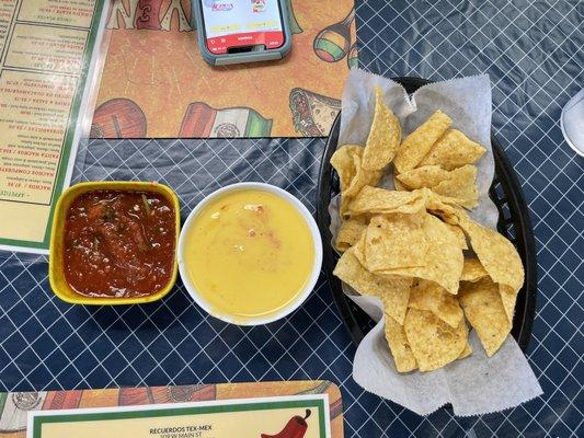 Kickin Salsa, Queso and Chips