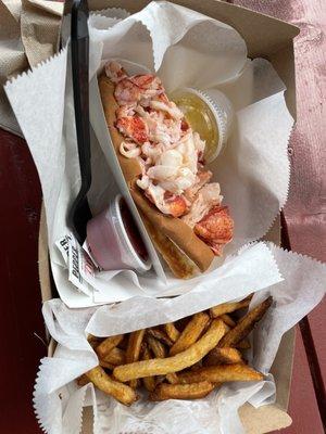 Large lobster roll