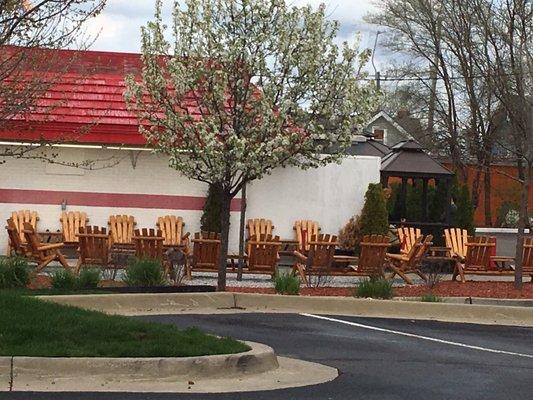 Absolutely love this!!  More places should have outdoor seating like this!!