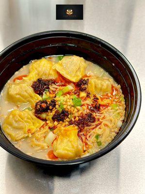 House Soup Noodles with Dumplings 6pcs (Spicy)