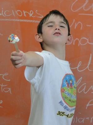 Don Quijote with a marshmallow during Summer immersion camp.