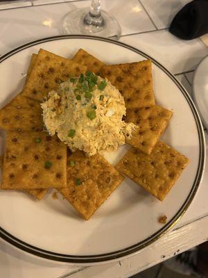 Smoked pimento with crackers