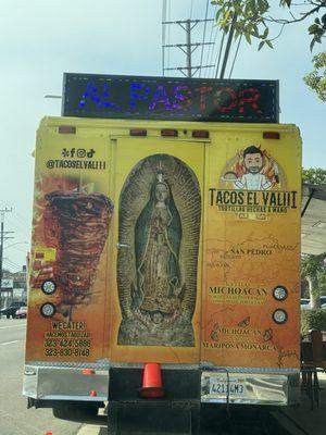 Esta es la el lugar donde puedes encontrar los mejores tacos de Valiii Birria Combo