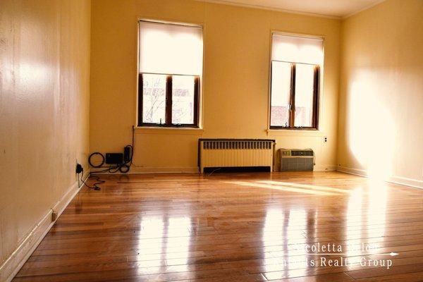 Williamsburg/Greenpoint $ 2400 2bedrooms call NOW