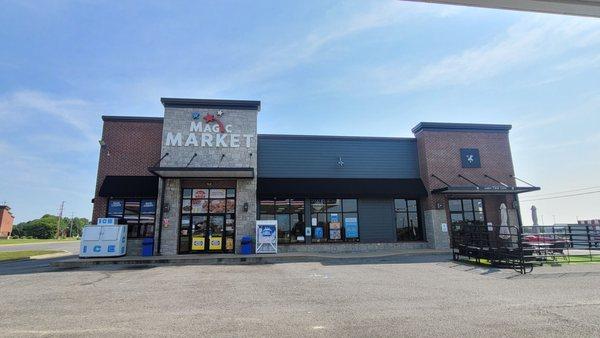 Convenience store and Happy Cow Café in the same parking lot