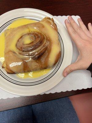 giant cinnamon roll