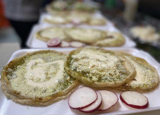 Ordene unas Ricas Picaditas de salsa Verde :) riquísimo !