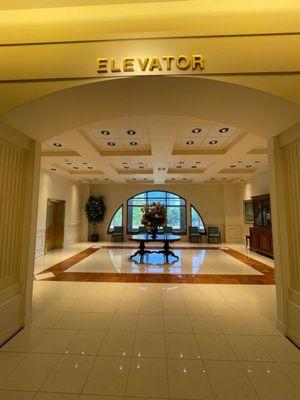 Second level elevator hallway, Von Maur Perimeter Mall