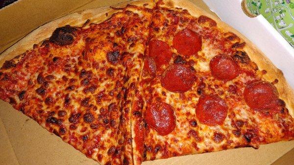 2 slices...1 cheese, 1 pepperoni