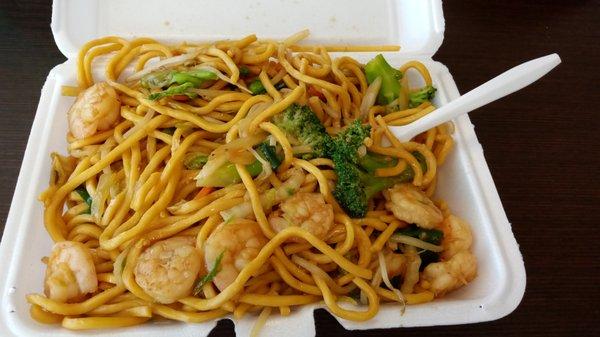 Shrimp Broccoli Lo Mein is the Best in Newark. So Fresh and Flavorful.