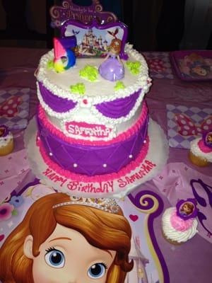 She did a great job on are cake very satisfied thanks