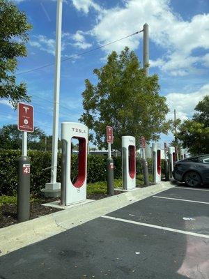 8 superchargers  250 kW max  Free air