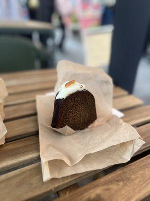 Gingerbread bundt slice (dec 2023)