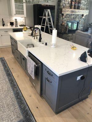 Beautiful countertop and faucet install in a beautiful home. Client was very pleased with how well it turned out.