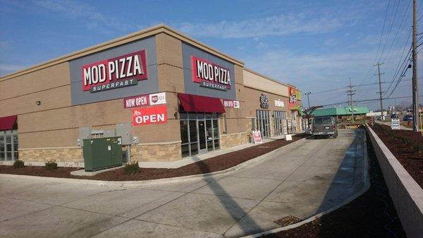 Mod Pizza and Del Taco next door to each other