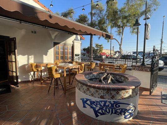 Sweet fire pit and amazing leather chairs