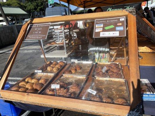 1/15/2022 Mmm! I've got my eyes on the Schnecken (upper right) almond paste, currants & pecans