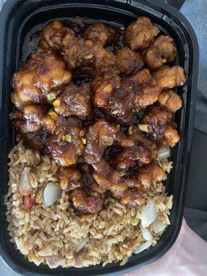 General Tso's Chicken  Beef w. Broccoli