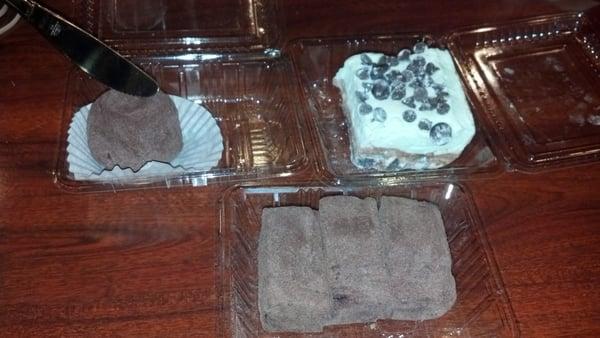 Per Sharon H. review - Here are the deserts she was talkin' about!