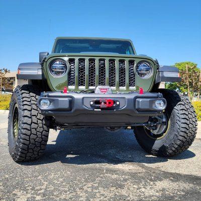 2021 eco diesel JL rubcion 2.5" Evo Enforcer kit 37" tires 17" Black Rhibo Avenger beadlocks, warn winch