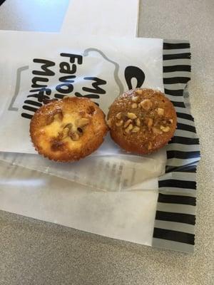 Little baby muffins. Banana Nut and Praline Cheesecake