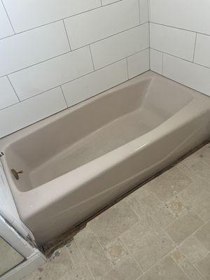 Old tub before refinish/repainting