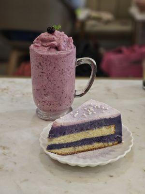 Blueberry Smoothie & Taro cake