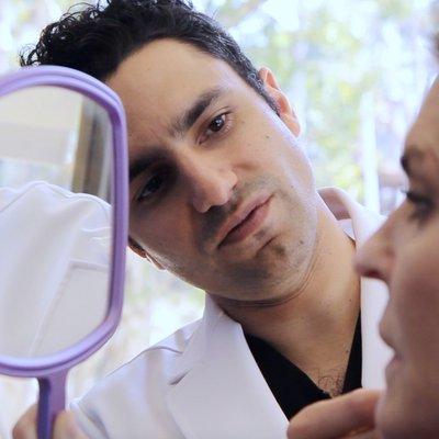 Oculoplastic Surgeon Dr. Justin Karlin examines a patients.