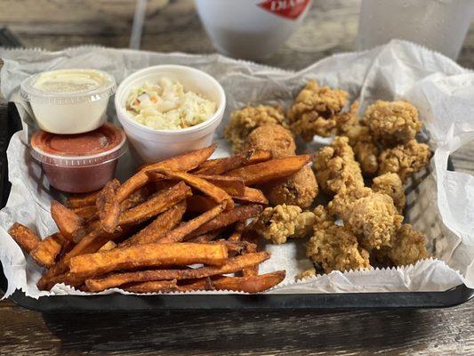 Shrimp and Oyster platter,  not bad at all..