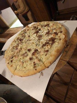 Alfredo, bacon, and chicken pizza