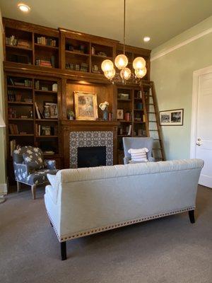 Cute sitting area with great reads