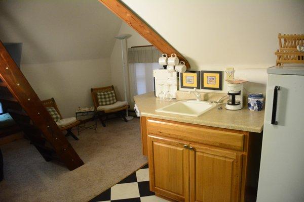 SE Loft - Sitting Area/Kitchenette