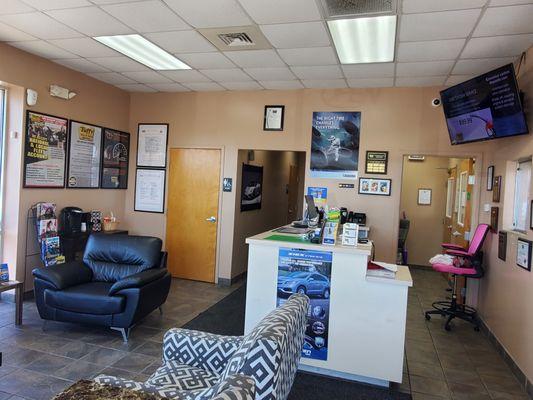 Tuffy Tire & Auto Service Center - Rocky River Lobby