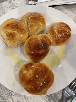 Garlic pizza dough rolls