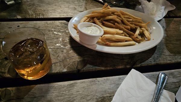 Curry chips and an old fashion.