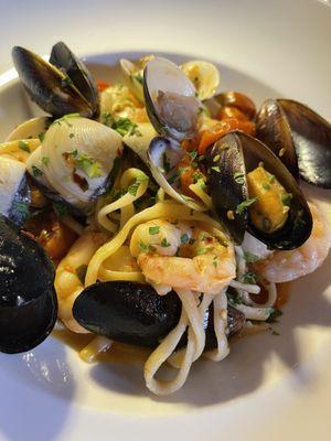 Linguine seafood pasta