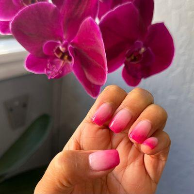 Ombré dipping powder by Tina!