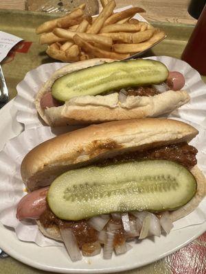 2 chili dogs and fries