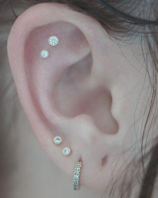 Double mid helix/flat piercings with a matching double lobe piercings by Lex