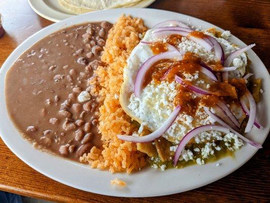 Chilaquiles Verdes con Huevos.