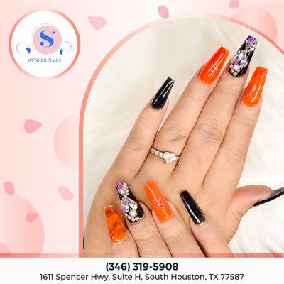 A nail salon is a magical place where beauty is born and creativity is expressed through beautiful designs and creations
ℬℴℴ ℴ