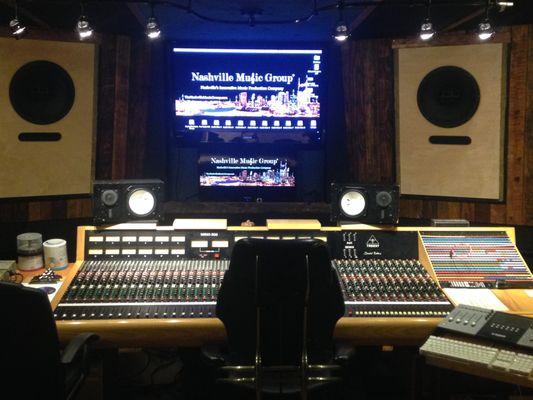 Nashville Music Group - THE DEN RECORDING STUDIO