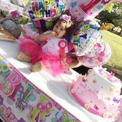 Ariannas First birthday cake!! Absolutely AMAZING 3