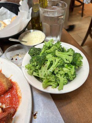 Side of steamed broccoli