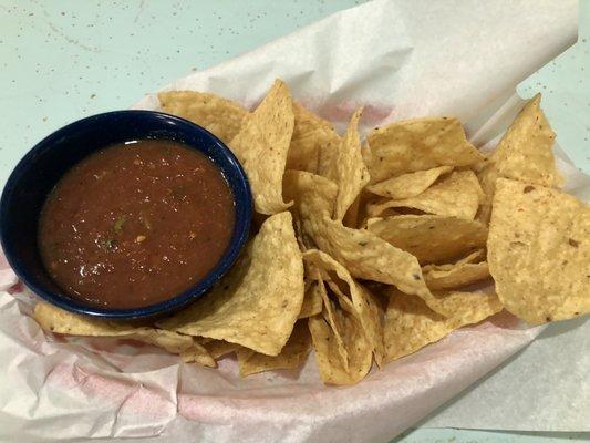 Chip ok, salsa da bomb.  Nice fresh taste and it's hot too baby