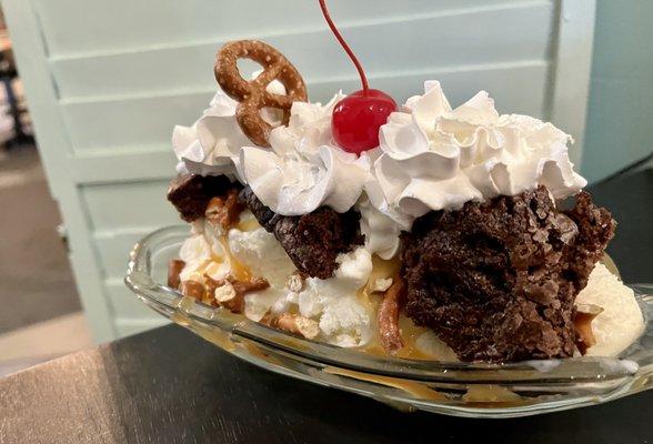 Sweet n salty brownie sundae