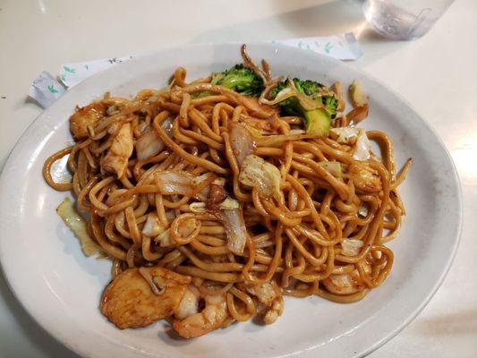 Dragon stir fried noodles