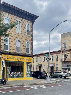 Lofty Pigeon Books, new bookstore storefront.