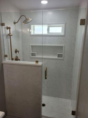 Solid surface Aurora Bianco shower